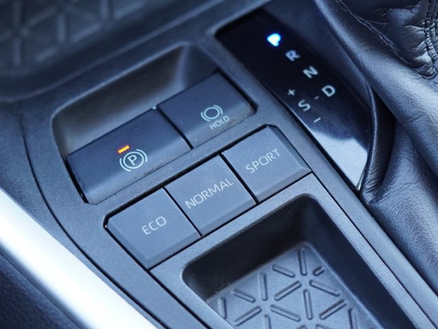 Used 2021 Toyota RAV4 XLE Premium w/ Carpet Mat Package (TMS) FWD image 31