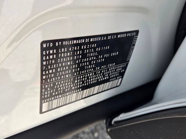 Certified 2025 Volkswagen Tiguan SE FWD image 19