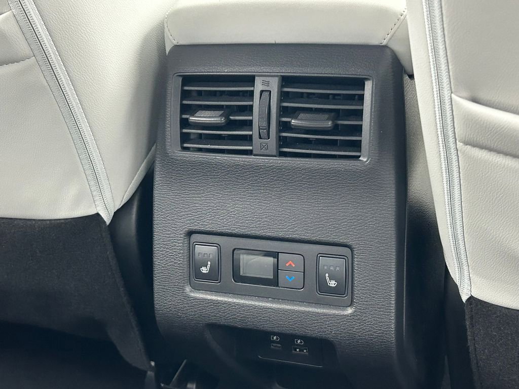 Used 2022 Mitsubishi Outlander SEL image 38