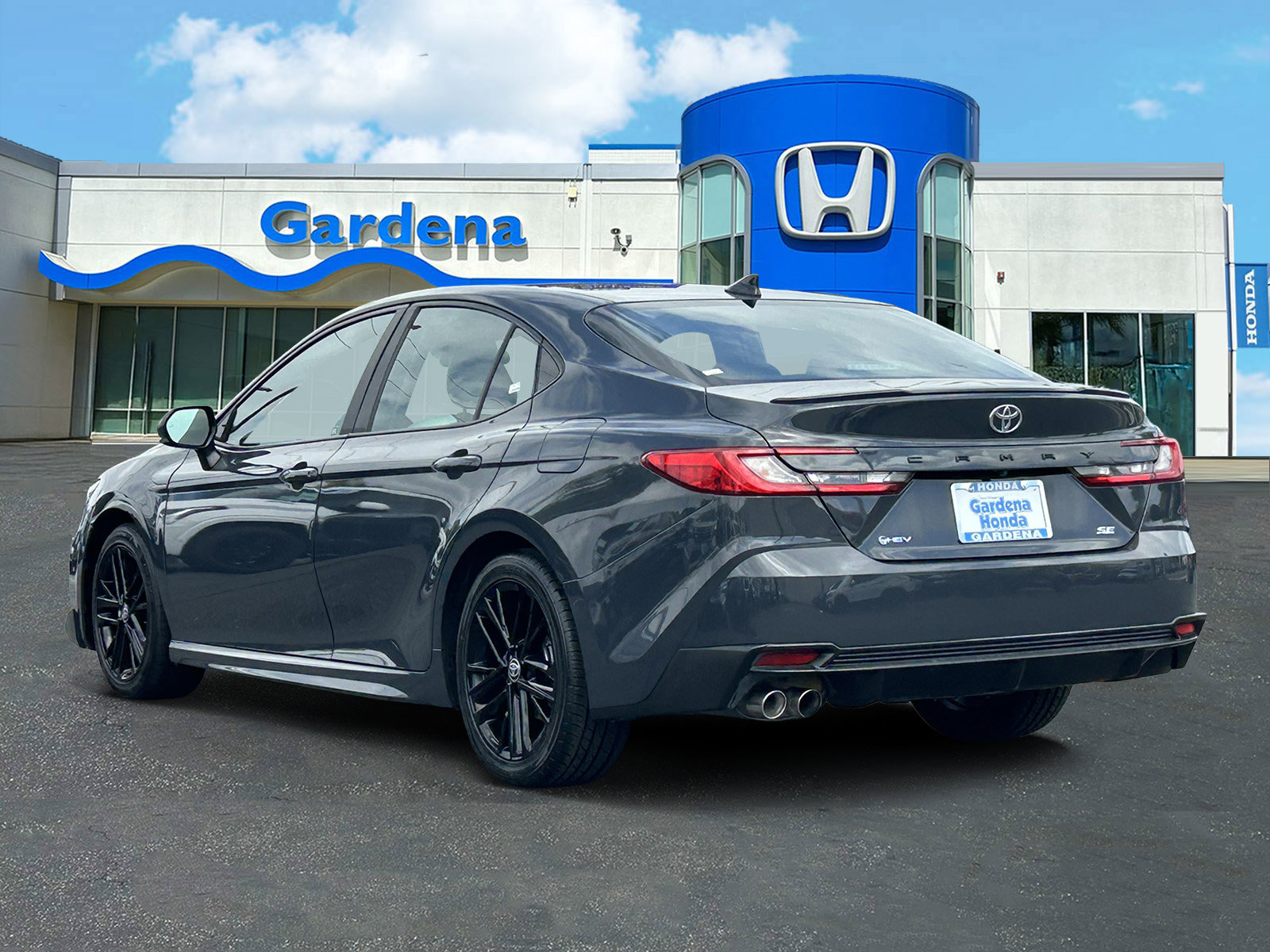 Used 2025 Toyota Camry SE FWD image 4