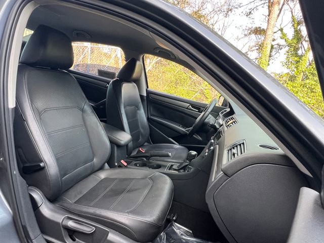 Used 2014 Volkswagen Passat Wolfsburg Edition image 28