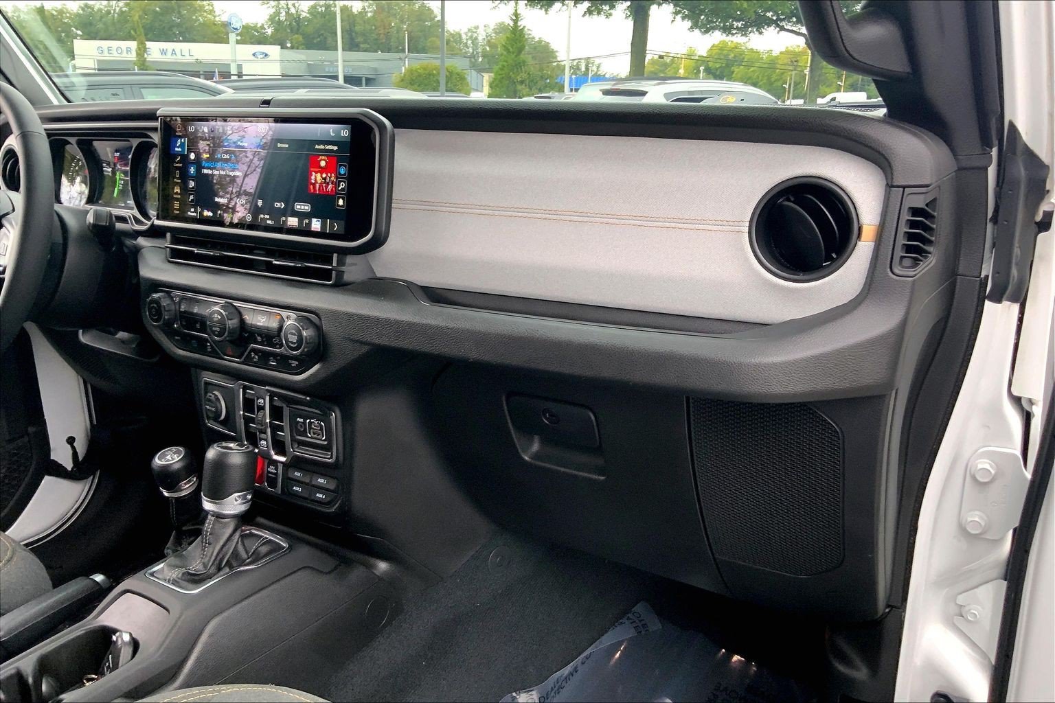 Certified 2024 Jeep Wrangler Unlimited AWD/4WD image 18