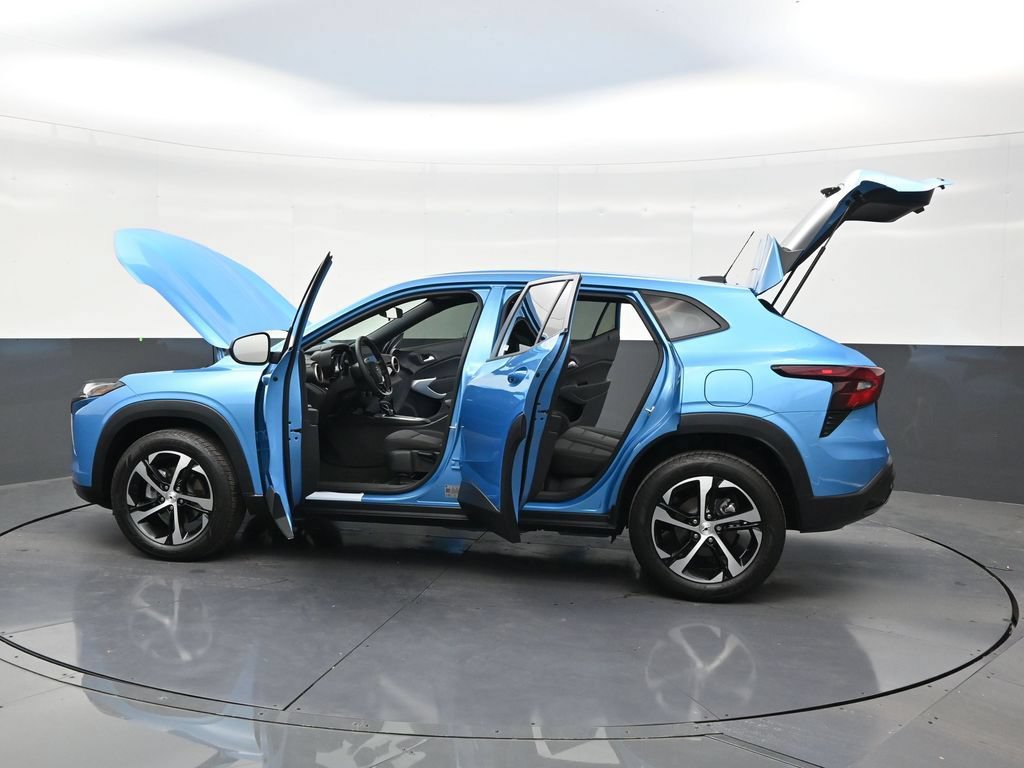 Used 2025 Chevrolet Trax RS FWD image 30