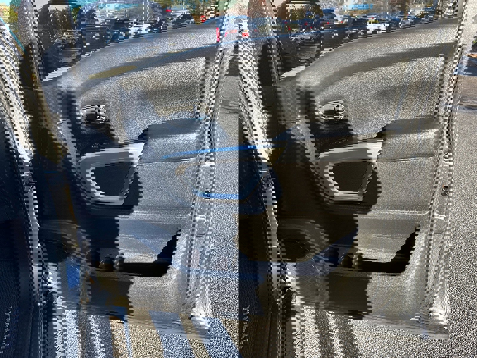 Used 2019 Nissan Titan SV image 14