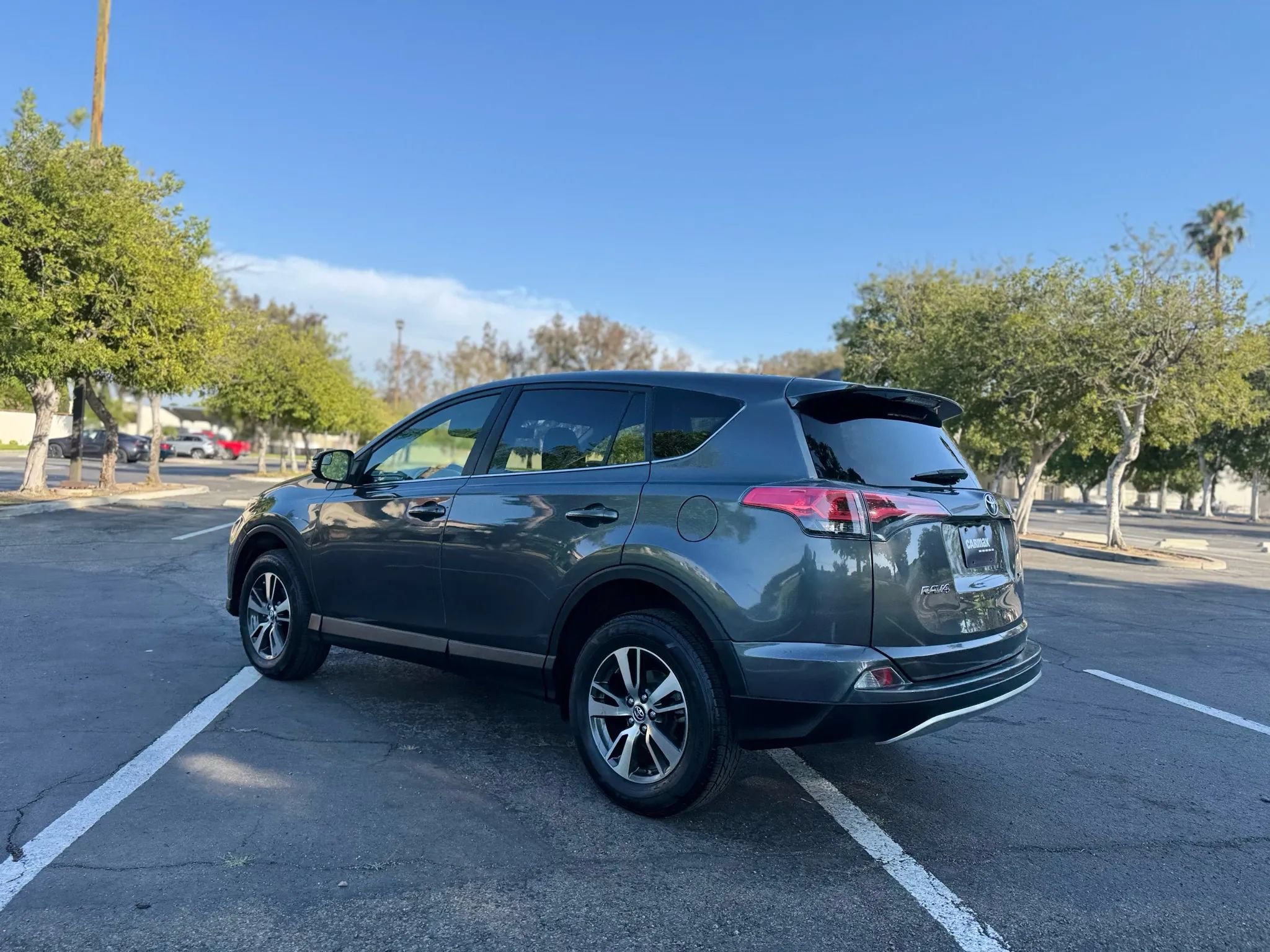 Used 2018 Toyota RAV4 XLE w/ Carpet Mat Package FWD image 16