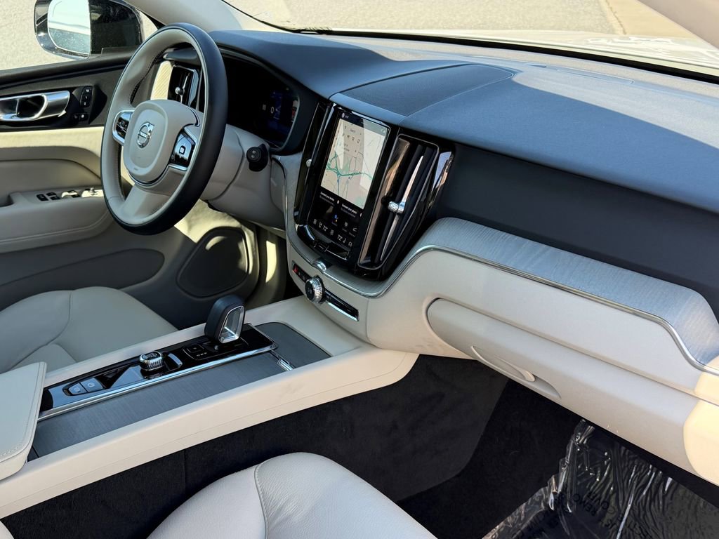Used 2024 Volvo XC60 B5 Plus w/ Climate Package AWD/4WD image 17