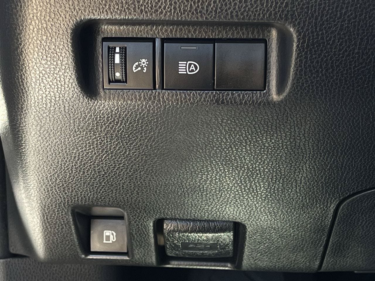 Used 2025 Toyota RAV4 XLE AWD/4WD image 20