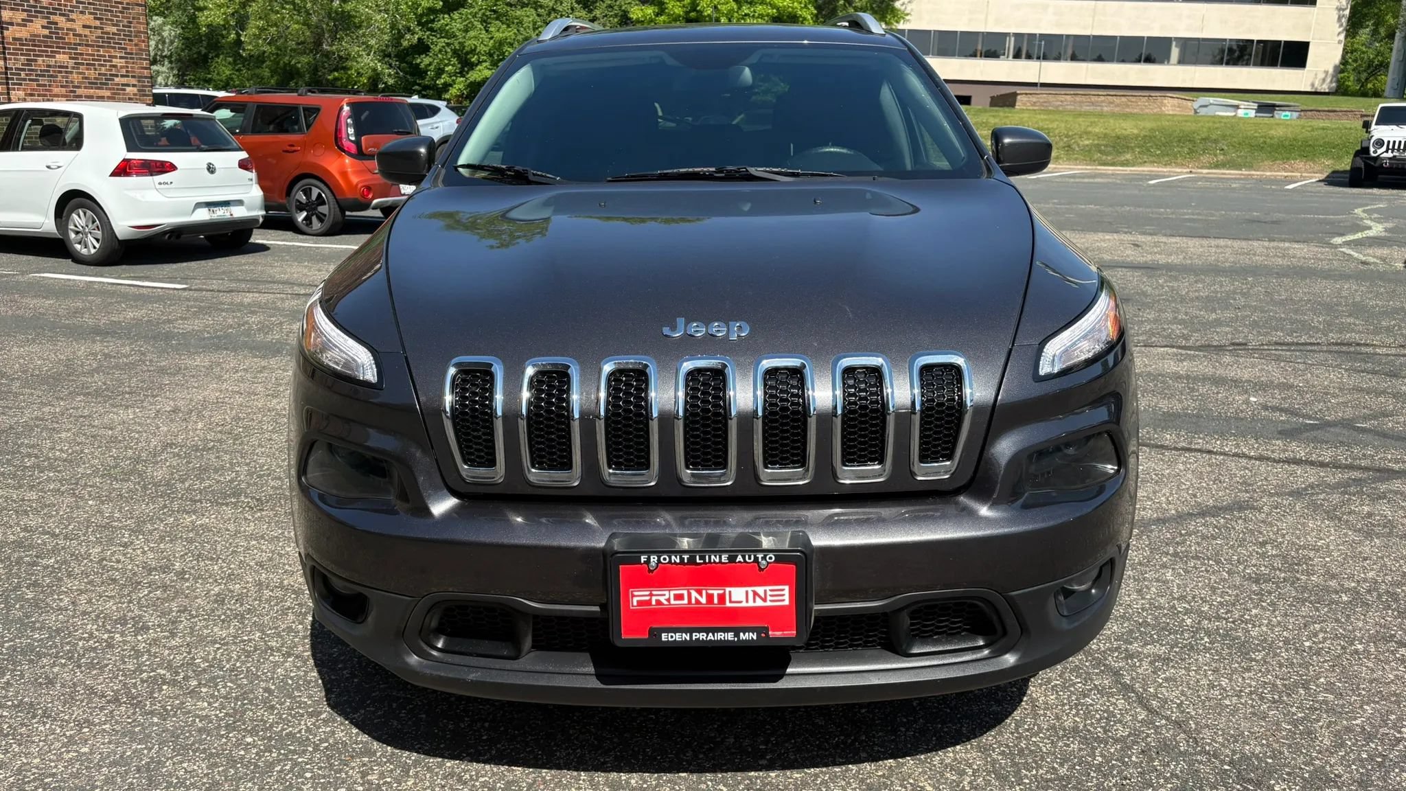 Used 2017 Jeep Cherokee Latitude w/ Cold Weather Group AWD/4WD image 14