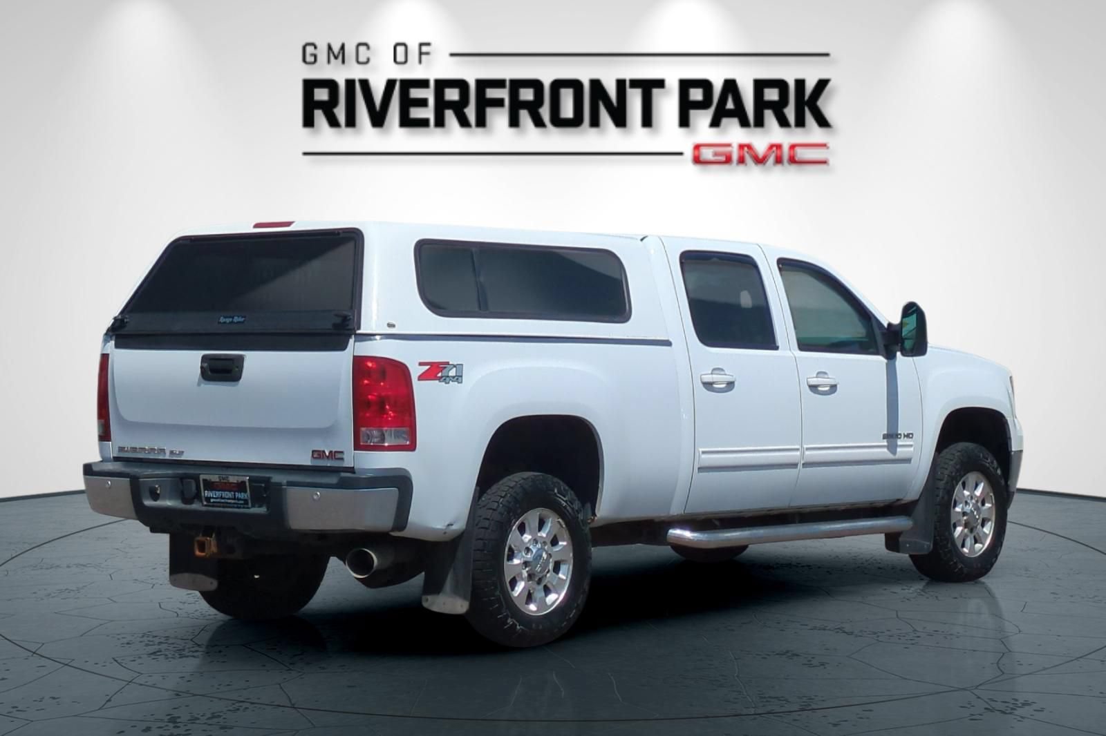 Used 2011 GMC Sierra 2500 SLT w/ SLT Convenience Package AWD/4WD image 3