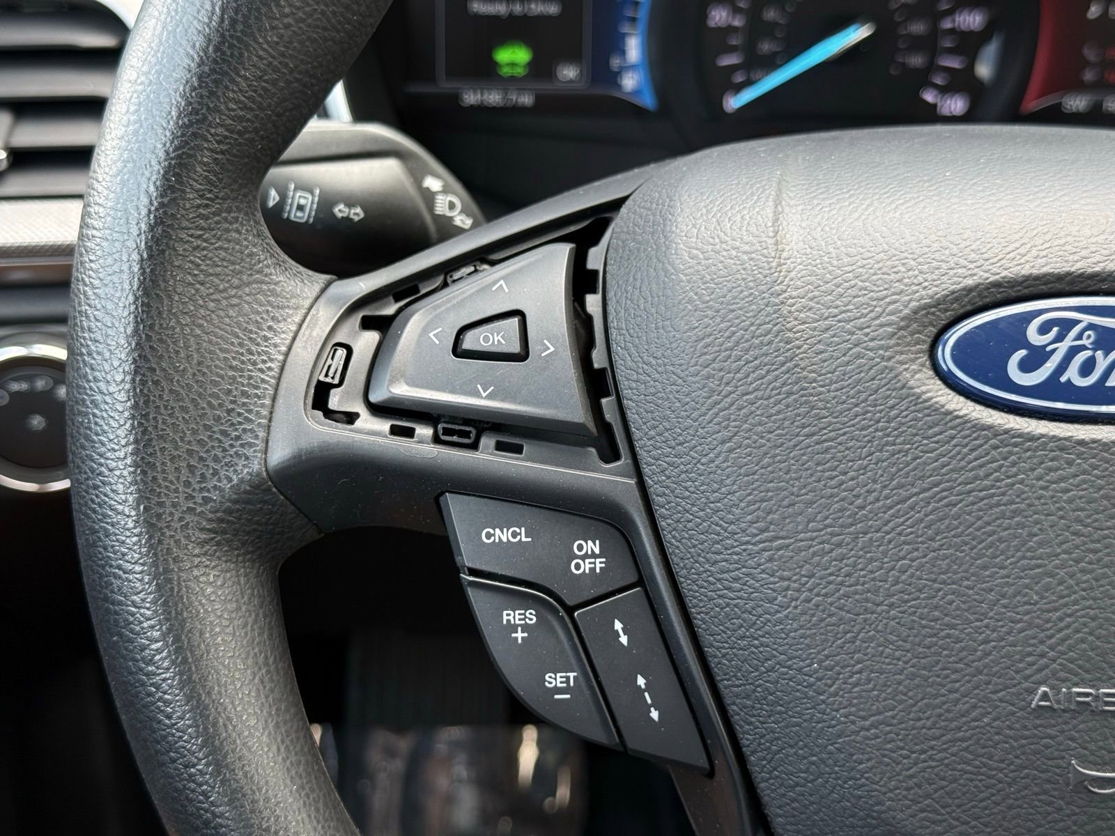Used 2020 Ford Fusion SE FWD image 24