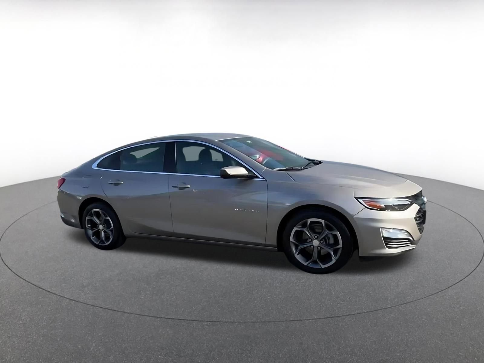Used 2024 Chevrolet Malibu LT image 2