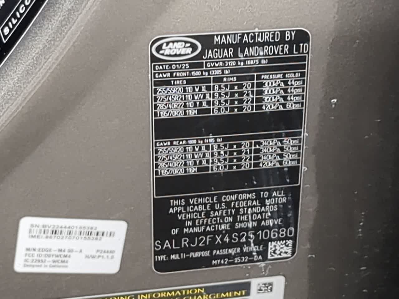 Certified 2025 Land Rover Discovery S AWD/4WD image 39