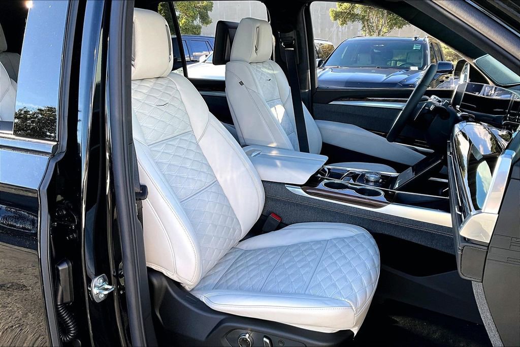 New 2026 Cadillac Escalade Platinum Sport AWD/4WD image 34