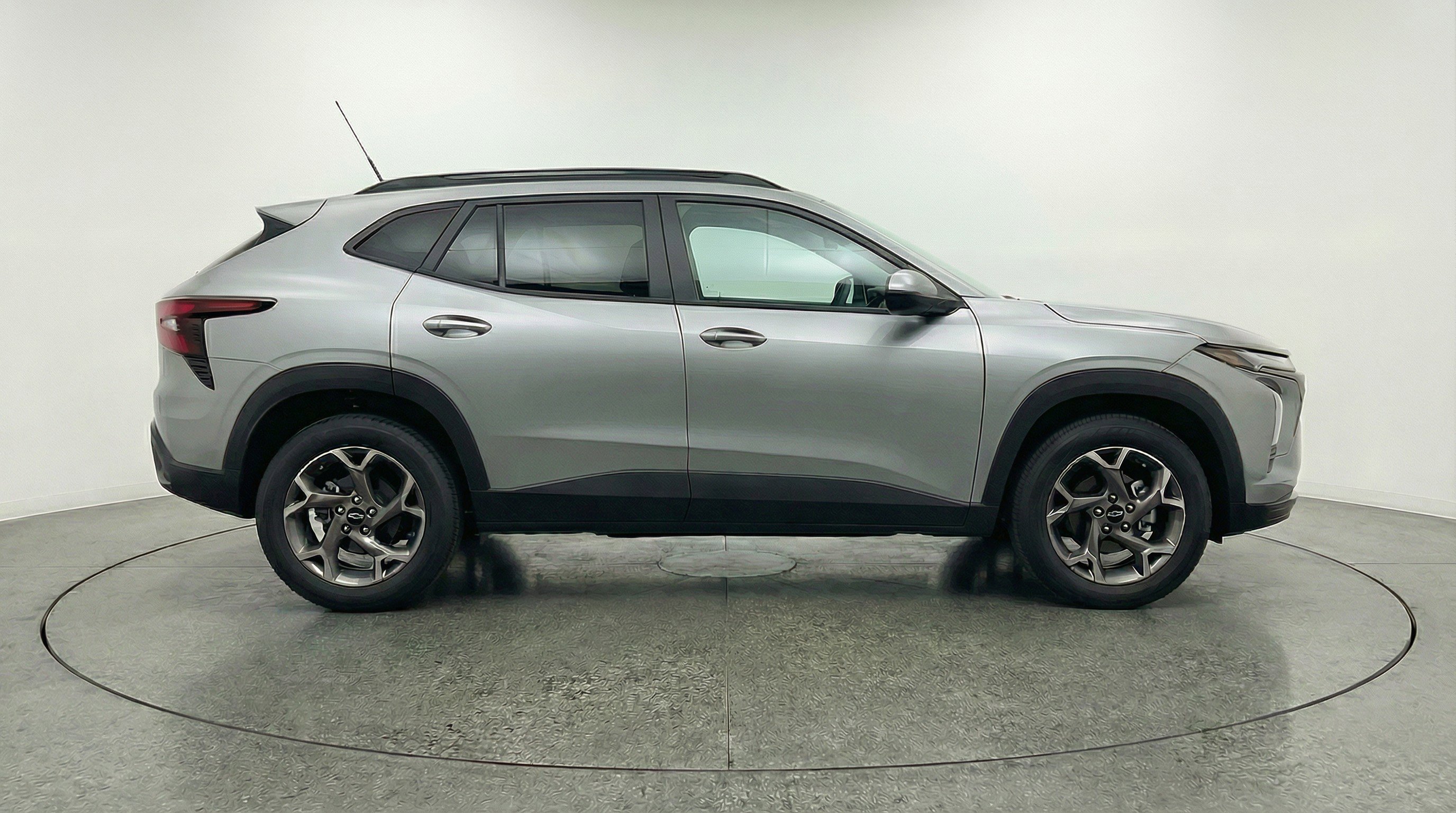 Used 2025 Chevrolet Trax LT image 11