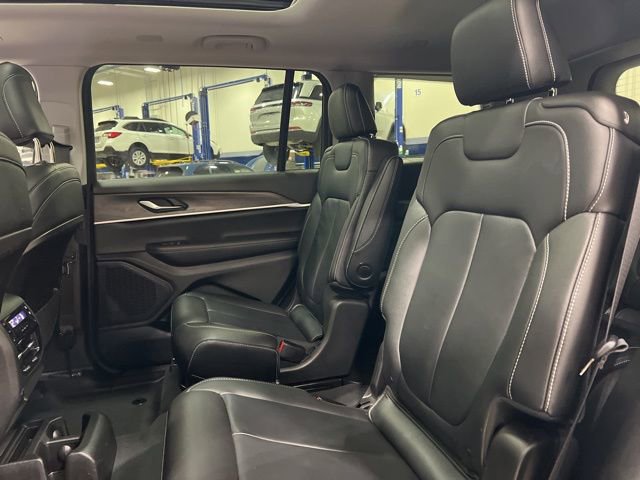 Used 2023 Jeep Grand Cherokee L Limited w/ Black Appearance Package AWD/4WD image 12