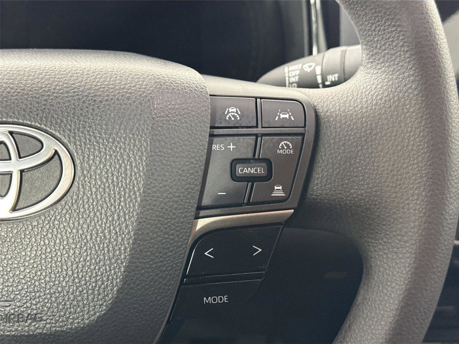 Used 2025 Toyota Camry LE w/ Convenience Package image 18