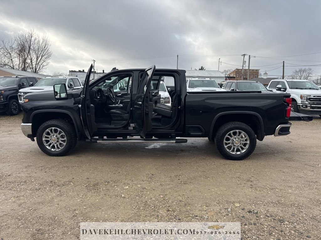 Used 2025 Chevrolet Silverado 2500 LTZ w/ LTZ Plus Package AWD/4WD image 32
