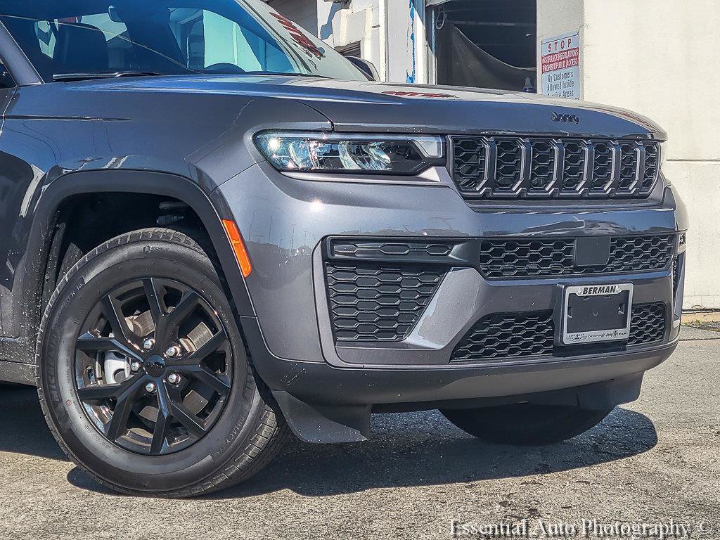 New 2026 Jeep Grand Cherokee Altitude AWD/4WD image 4