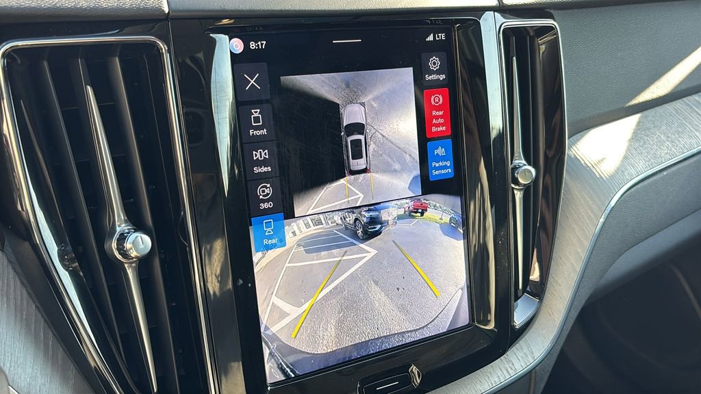 Certified 2025 Volvo XC60 B5 Plus AWD/4WD image 19