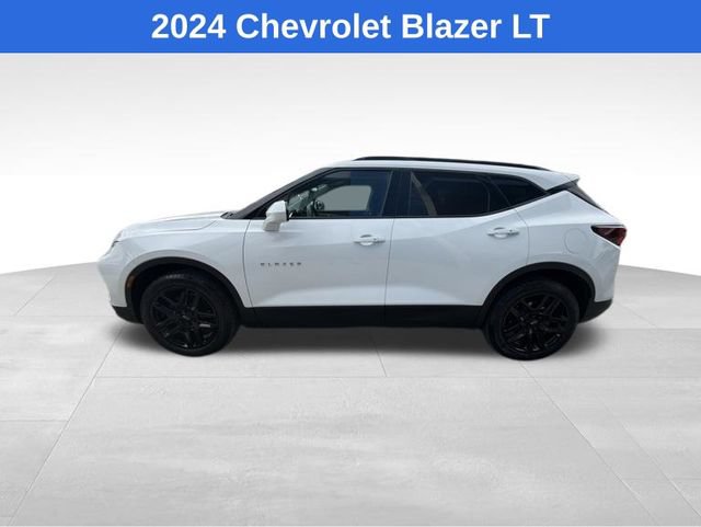 Used 2024 Chevrolet Blazer LT w/ Convenience Package FWD image 2