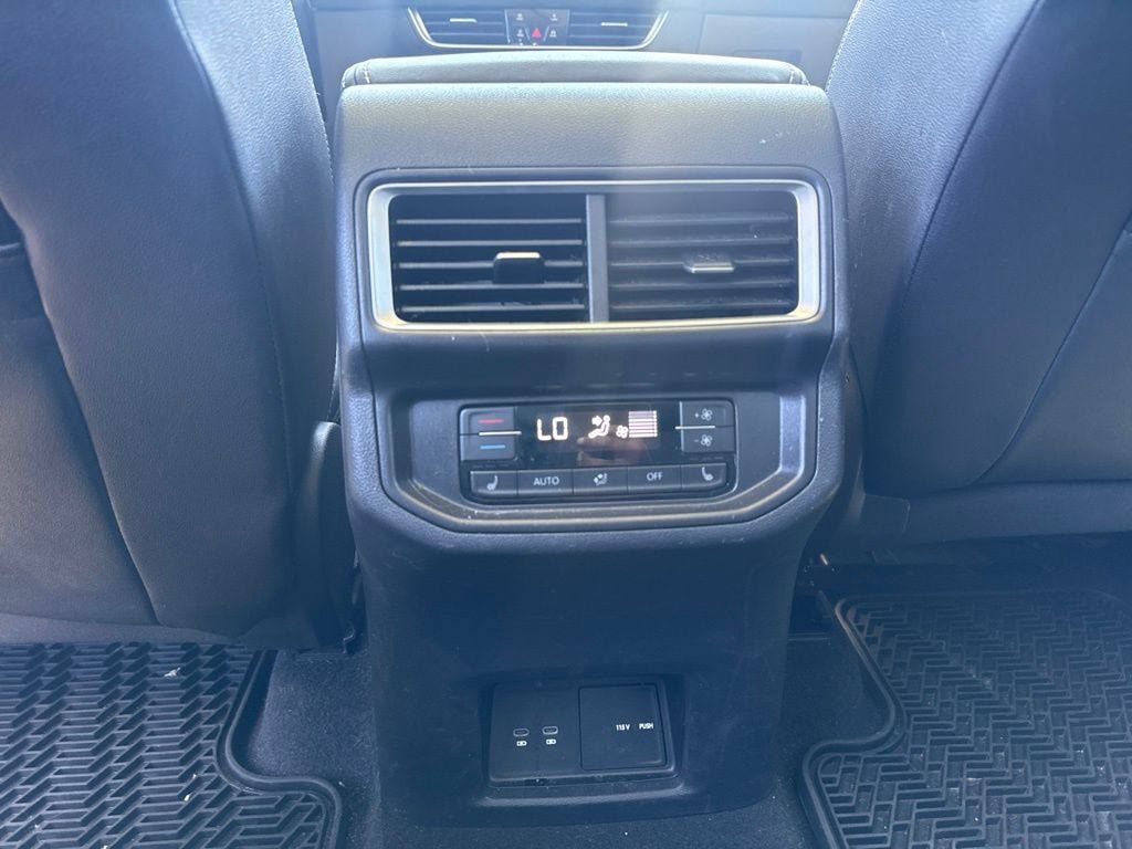 Used 2025 Volkswagen Atlas SEL Premium R-Line AWD/4WD image 17