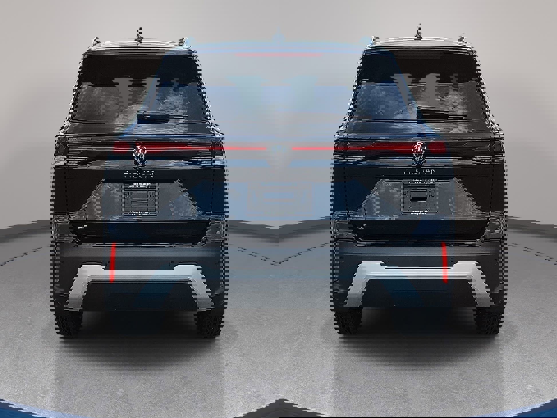 Used 2025 Volkswagen Tiguan SE image 6