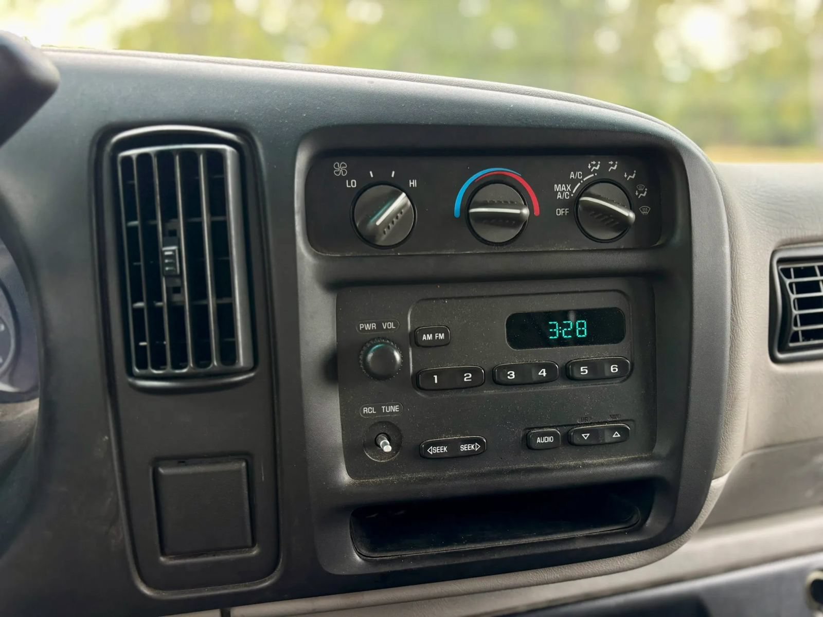 Used 2001 GMC Savana 2500 RWD image 13
