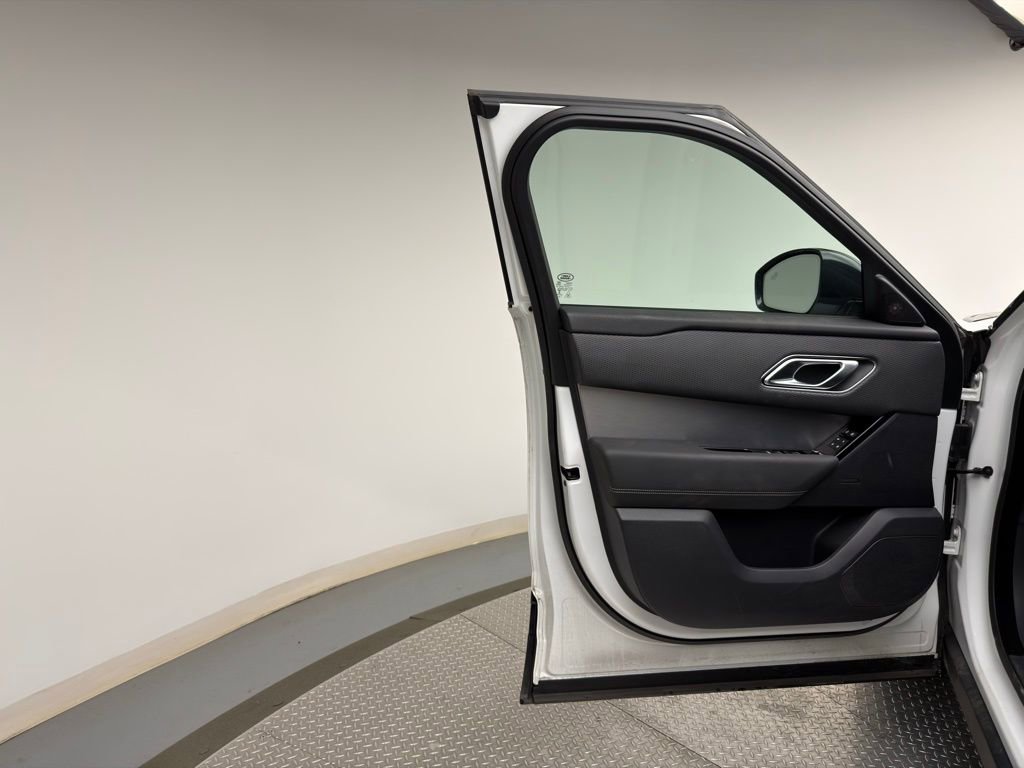 Used 2023 Land Rover Range Rover Velar R-Dynamic S image 7
