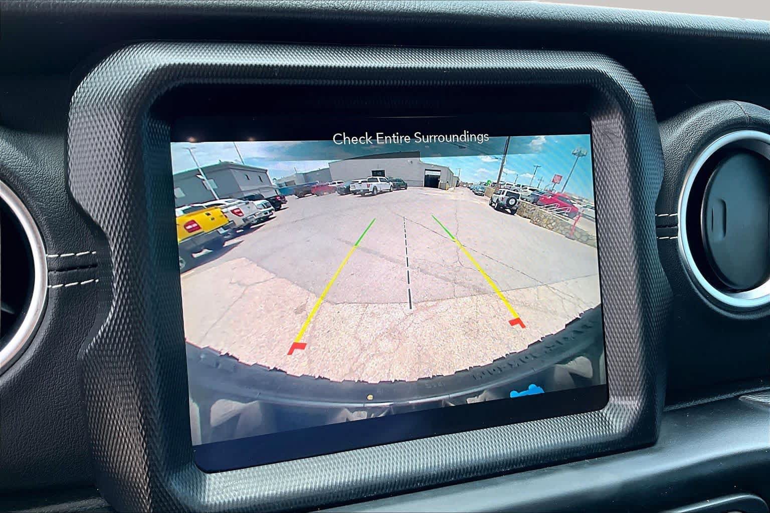 Used 2022 Jeep Wrangler Unlimited Sahara AWD/4WD image 25