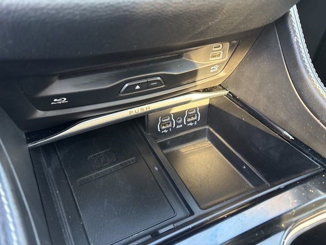 Used 2023 Chrysler Pacifica Limited w/ Uconnect Theater Family Group image 25