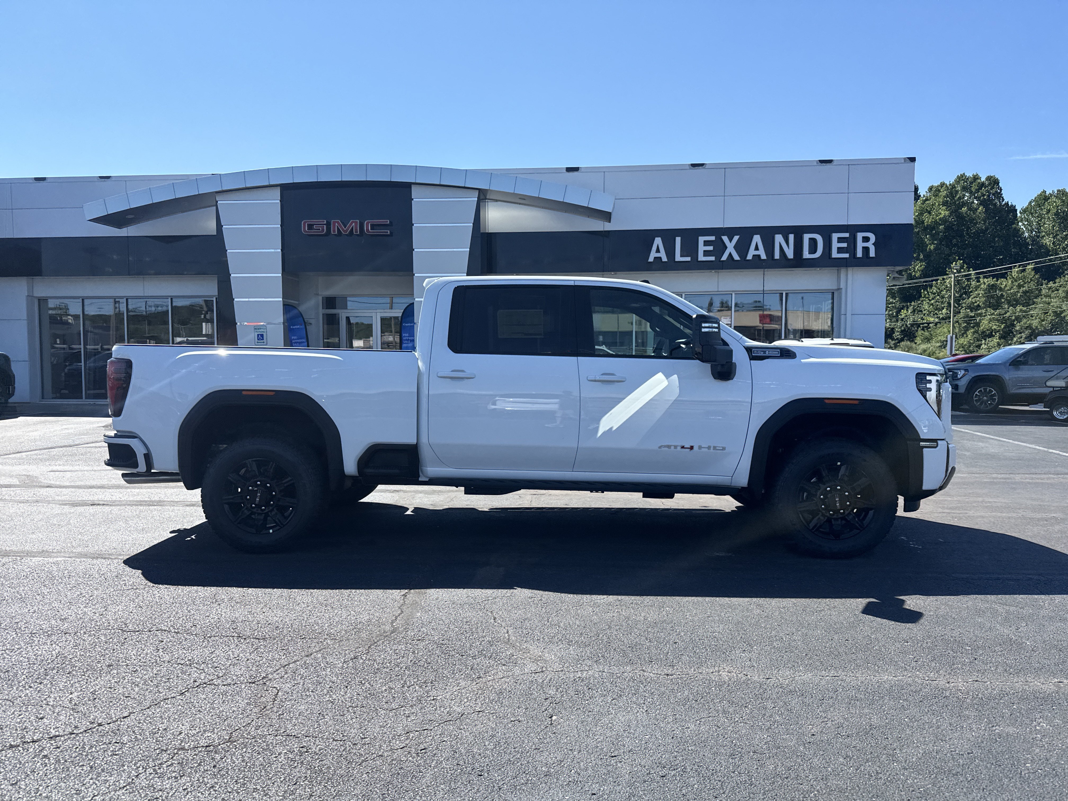 New 2026 GMC Sierra 2500 AT4 w/ AT4 Premium Plus Package AWD/4WD video 2