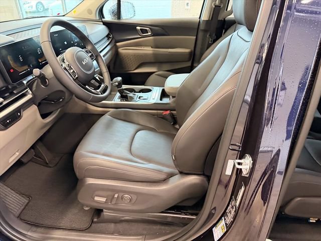 New 2026 Kia Carnival FWD image 7