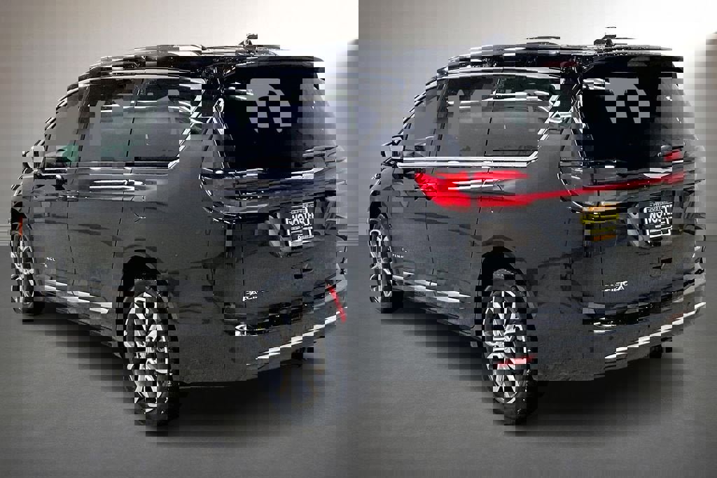 New 2026 Chrysler Pacifica Pinnacle w/ Trailer Tow Group image 3