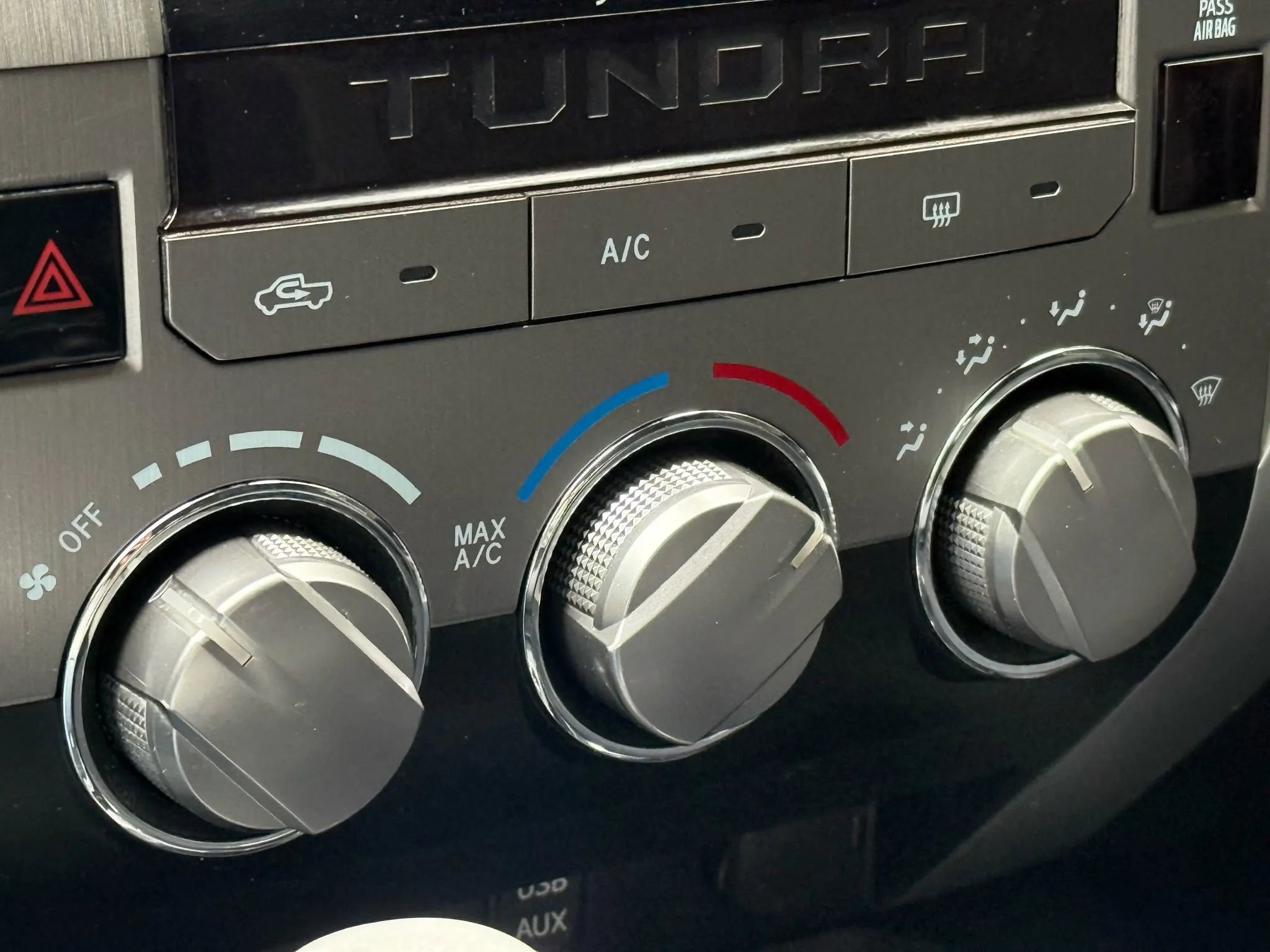 Used 2018 Toyota Tundra SR5 w/ SR5 Upgrade Package image 15