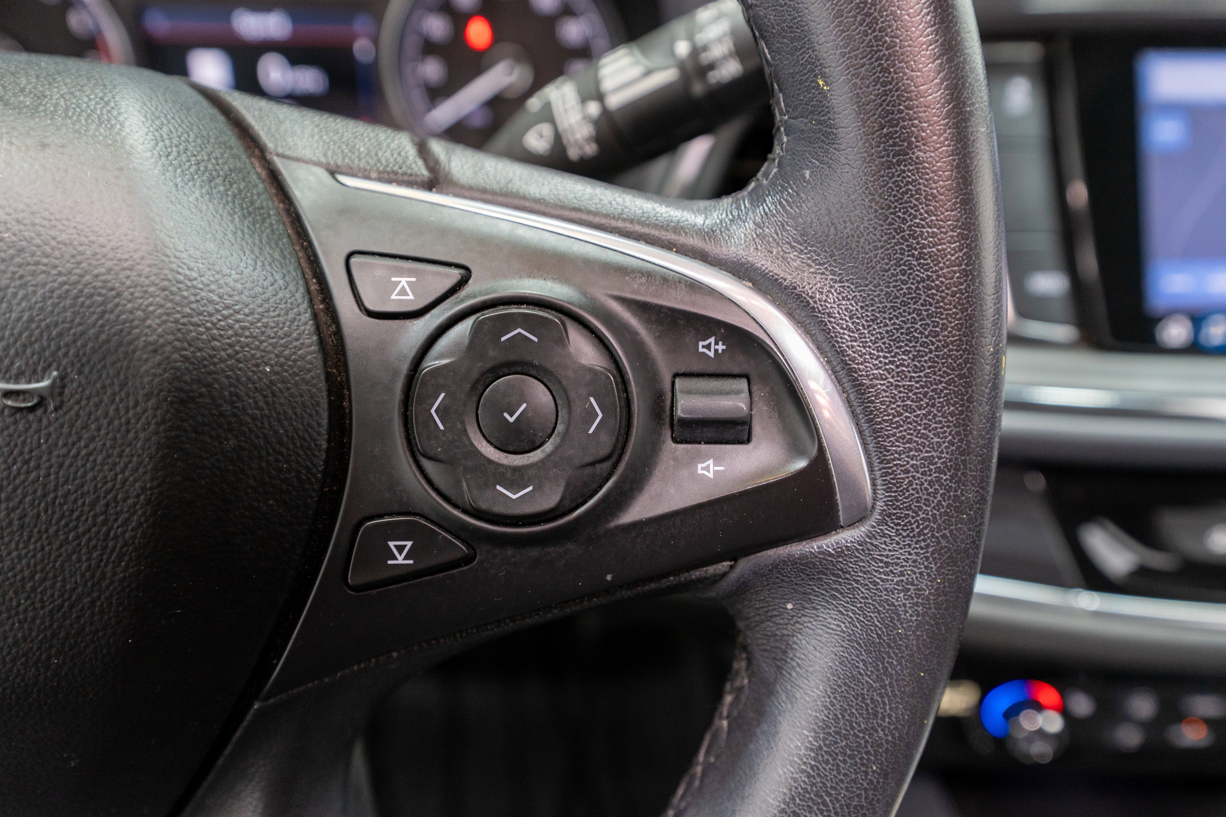 Used 2020 Buick Enclave Essence w/ Sound and Sites Package image 26