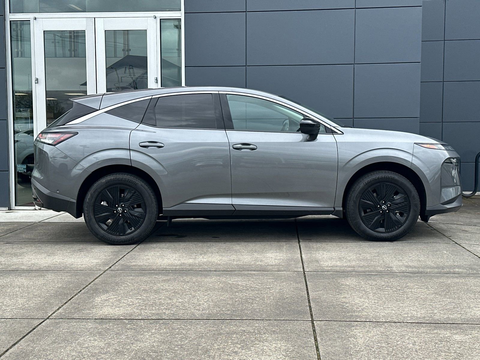Used 2025 Nissan Murano SV AWD/4WD image 2