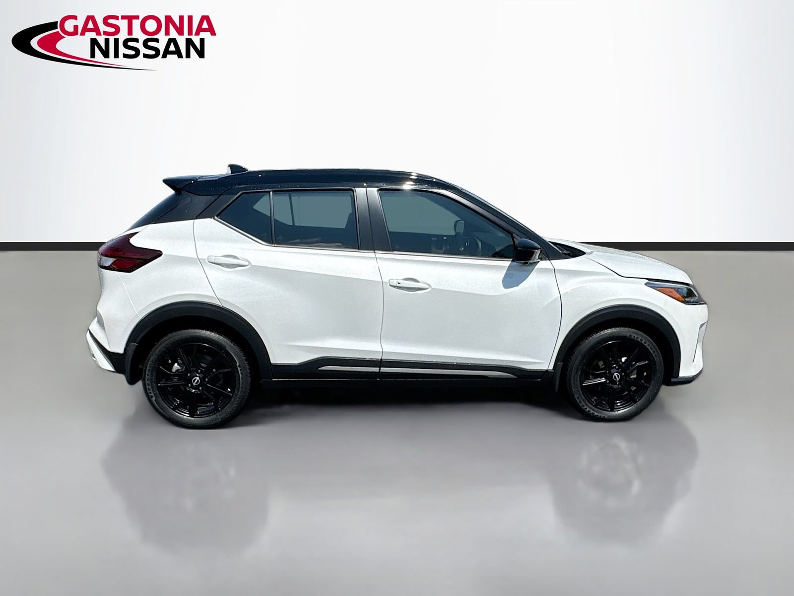Used 2024 Nissan Kicks SR FWD image 10