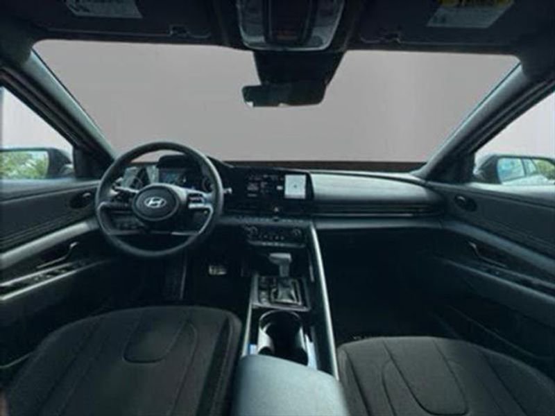 New 2025 Hyundai Elantra SEL image 22