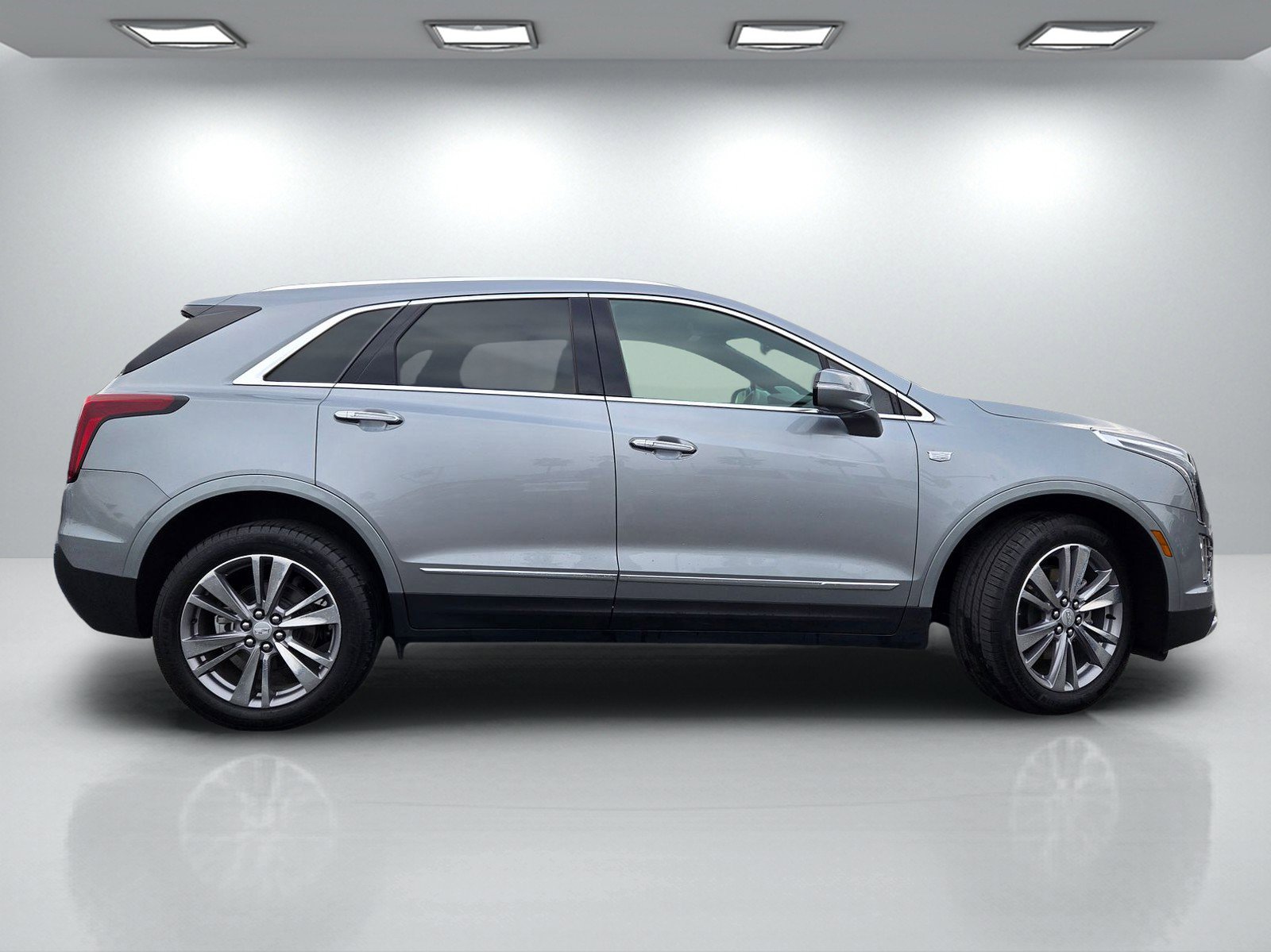 Certified 2025 Cadillac XT5 Premium Luxury image 3