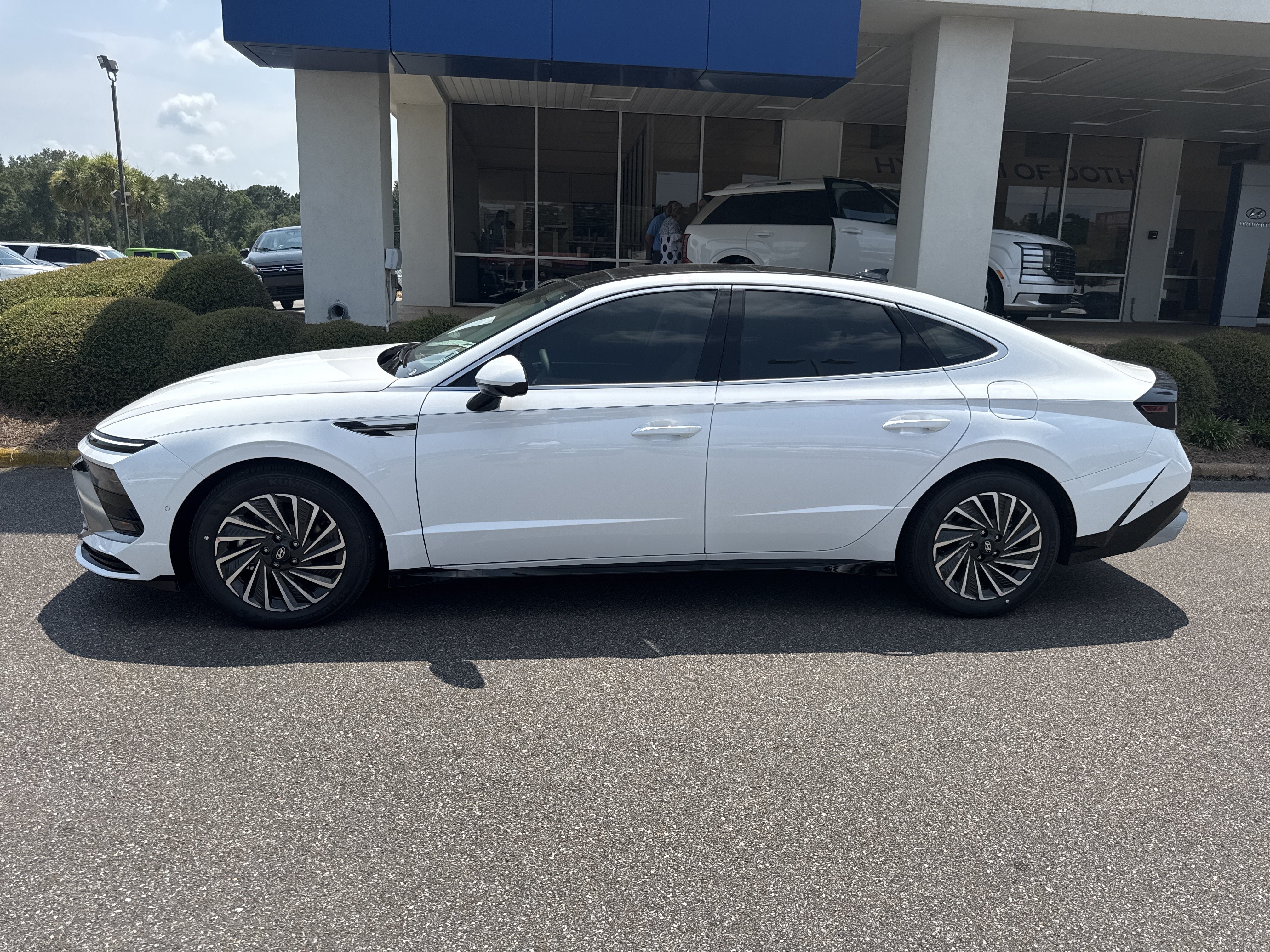 New 2026 Hyundai Sonata Limited FWD image 2