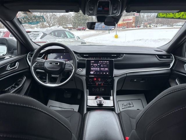 Certified 2025 Jeep Grand Cherokee Laredo w/ Luxury Tech Group I image 31