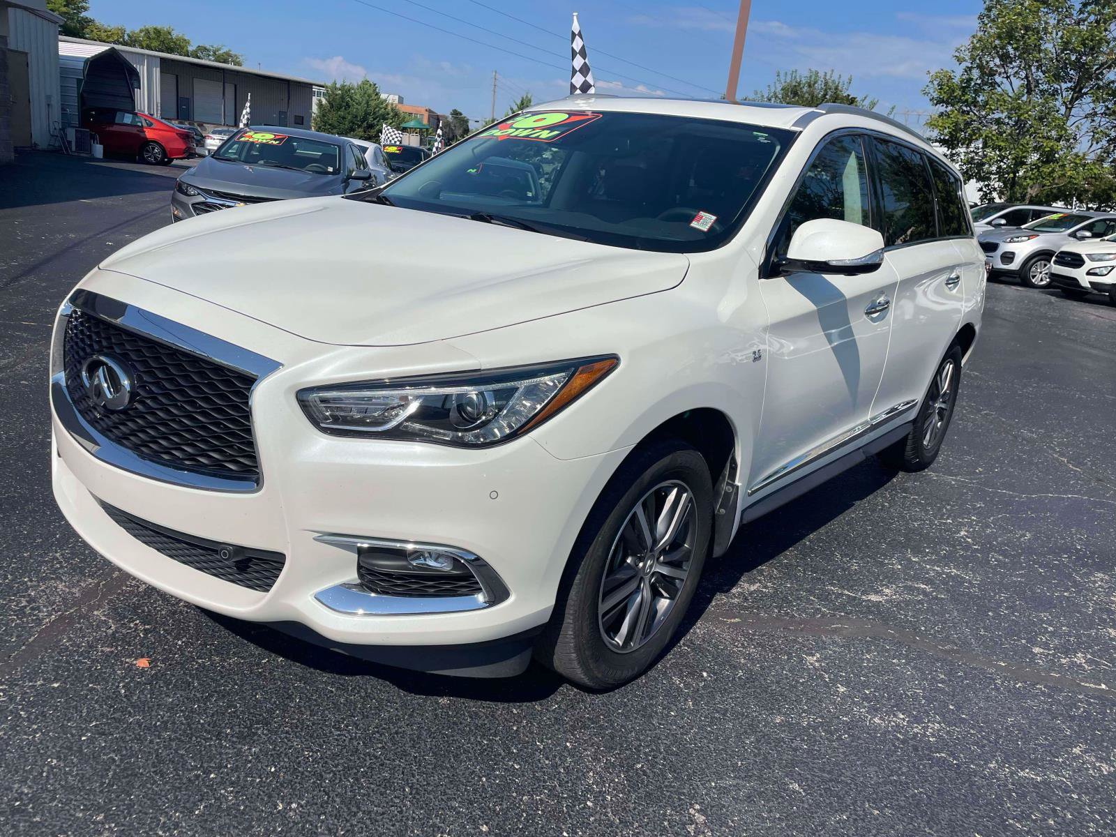 Used 2020 INFINITI QX60 Luxe w/ Essential Package FWD image 3