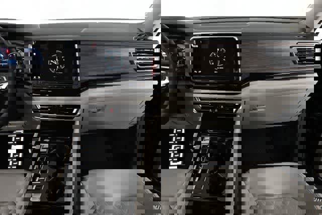 New 2025 Volkswagen Atlas SEL Premium R-Line image 18