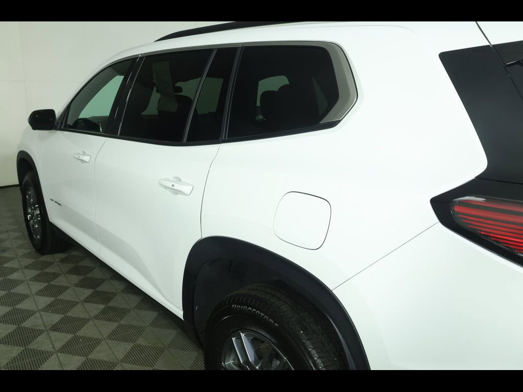 Used 2025 GMC Acadia Elevation image 17