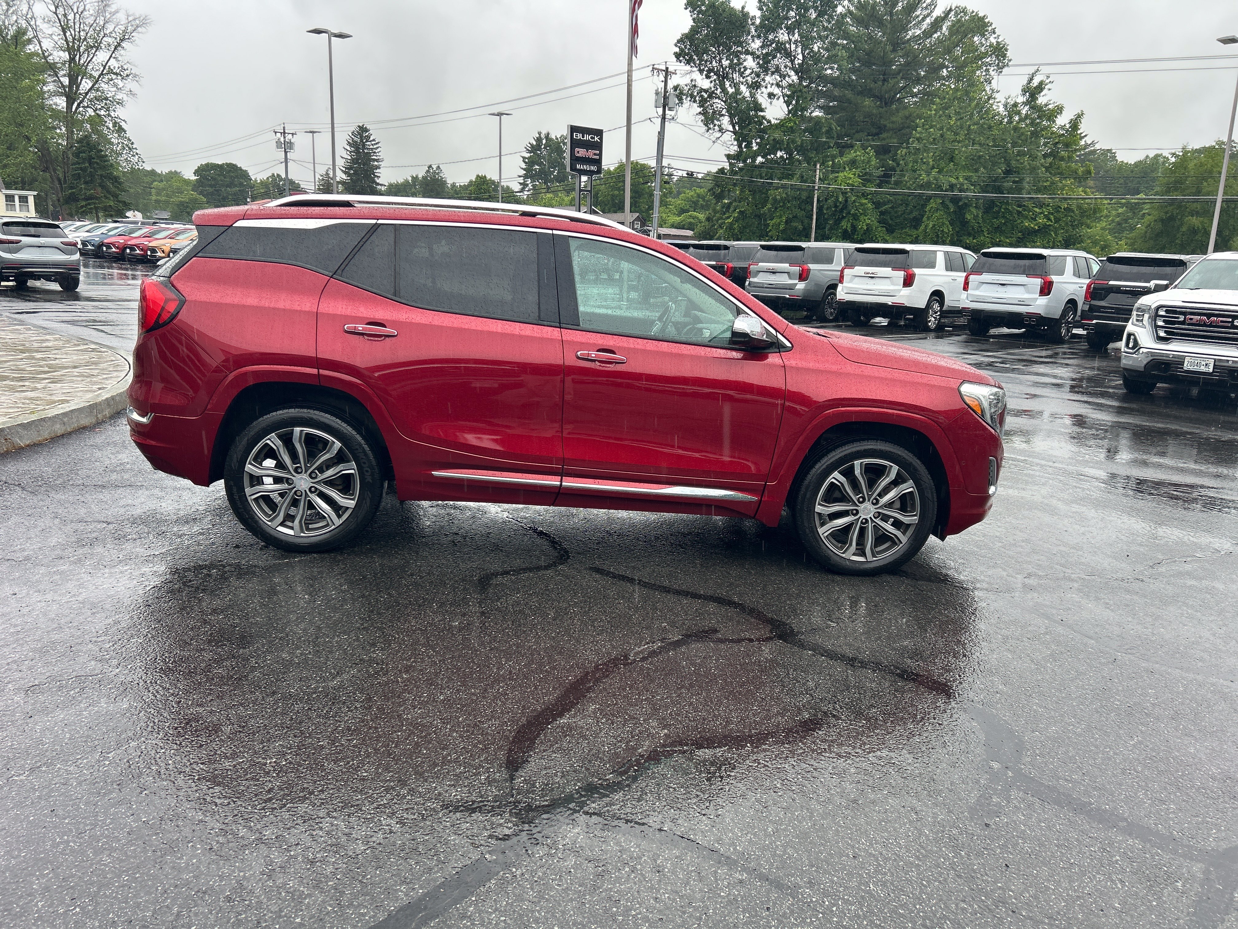 Used 2020 GMC Terrain Denali w/ Denali Premium Package AWD/4WD image 16