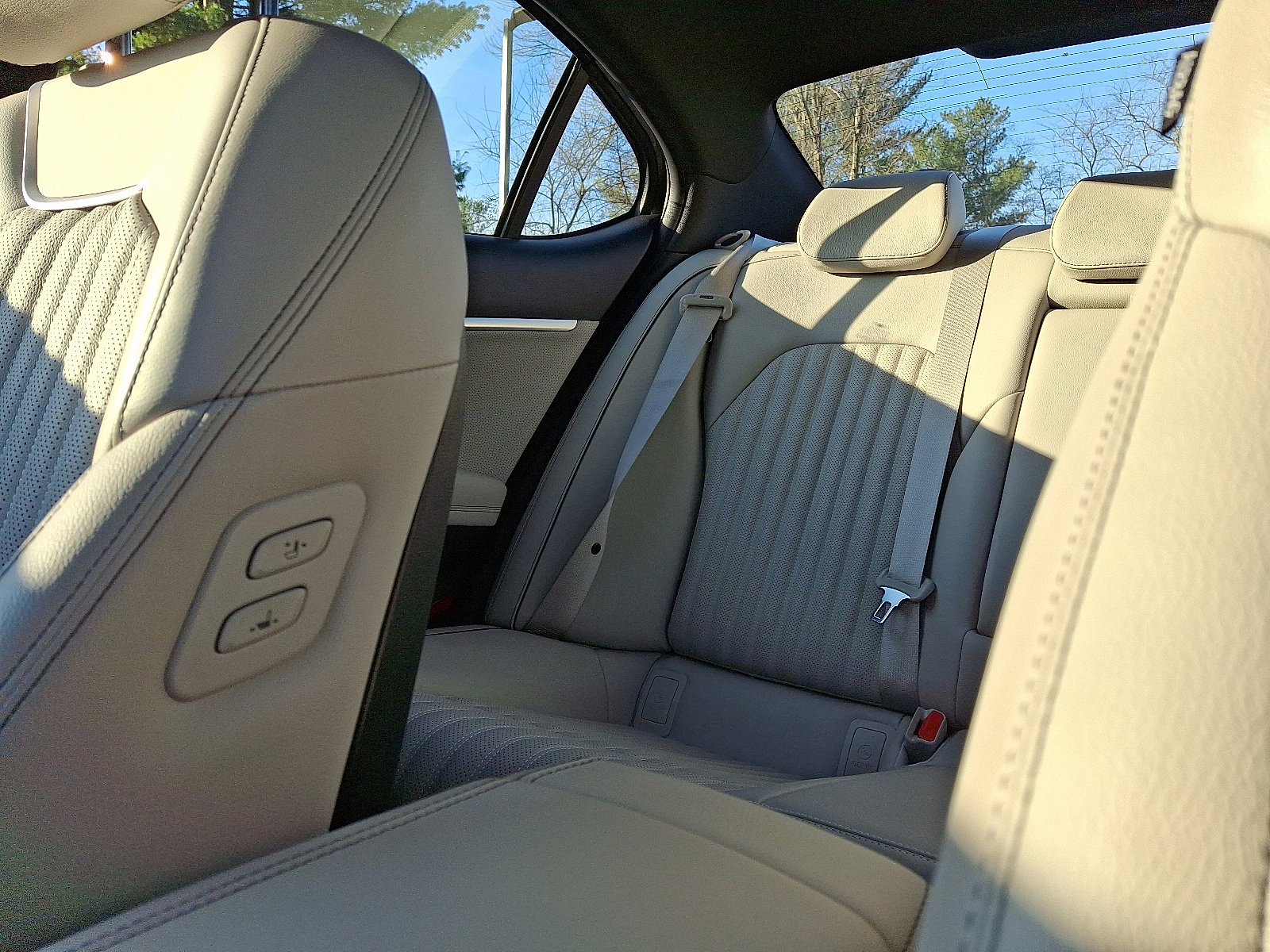 Certified 2023 Genesis G70 2.0T w/ Sport Prestige Package image 18