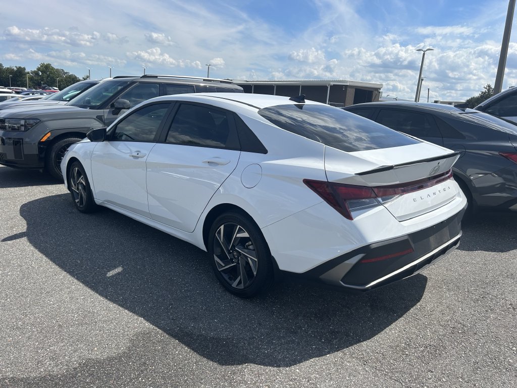 Certified 2025 Hyundai Elantra Sport FWD image 5