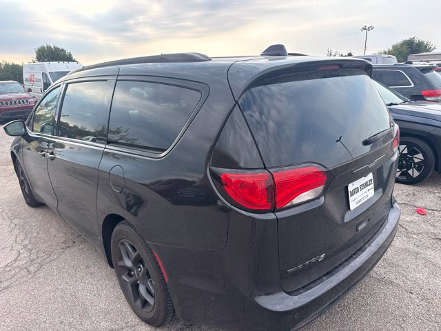 Used 2018 Chrysler Pacifica Touring-L Plus w/ Advanced Safetytec Group FWD image 6