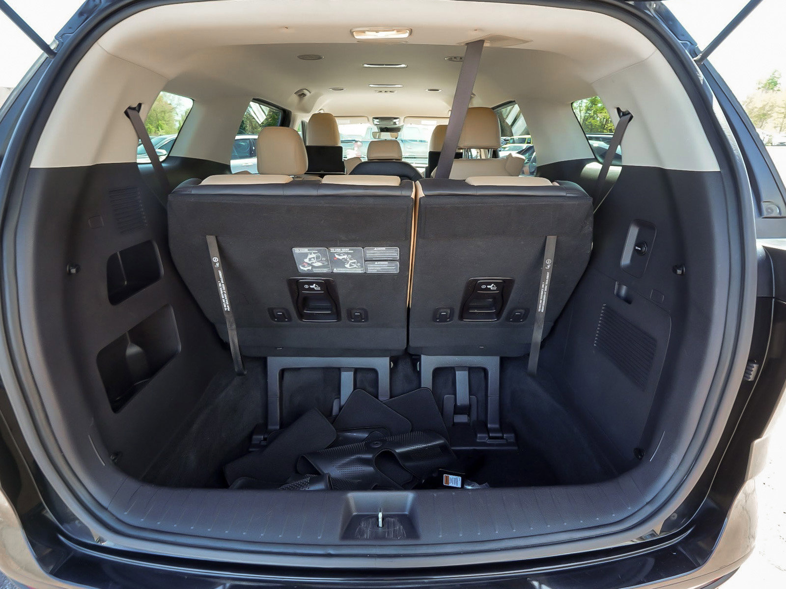 Used 2022 Kia Carnival LX FWD image 48