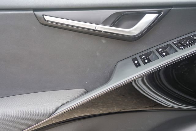 Used 2023 Kia Niro EX image 24
